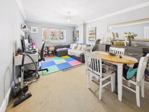 LIVING ROOM- click for photo gallery